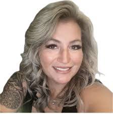 Lindsey Kearns's Instagram, Twitter & Facebook