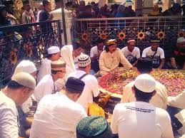 Awal adanya ziarah kubur dimana pada mual awal adanya berziarah qubur tersebut itu bermula pada sebuah kejadian dari qisah sahabat nabi dimana pada waktu. Apa Yang Dibaca Rasulullah Saat Ziarah Kubur