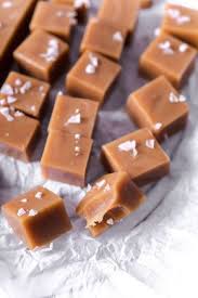 Soft Karamell Bonbons Life Is Full Of Goodies Rezept Karamell Selber Machen Karamell Rezept Toffee