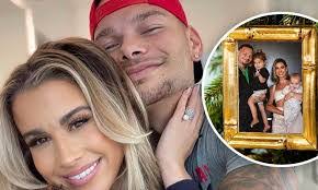 Katelyn Brown's Instagram, Twitter & Facebook