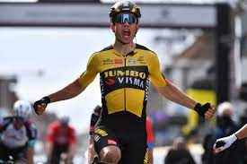 Wout van aert ostáva v modrom drese pre celkového lídra. Wout Van Aert Adds Gent Wevelgem Prize To His Trophy Case Canadian Cycling Magazine