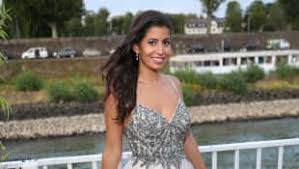 Eva benetatou galt im „sommerhaus der stars oftmals als zielscheibe für anfeindungen. Eva Benetatou Uber Sommerhaus Irgendwann Stand Man Nackt Da
