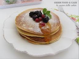 La ricetta dei pancake è facile e veloce ed è adatta per esser preparata per una colazione sostanziosa o un brunch con gli amici. Pancakes Senza Lattosio