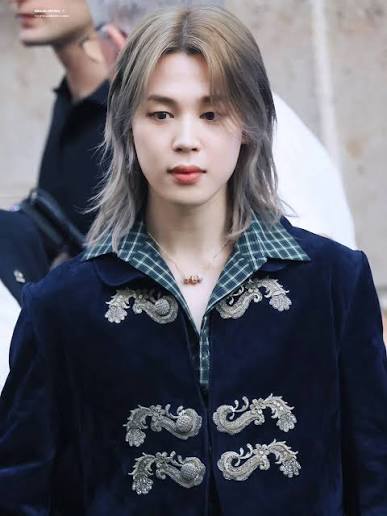 Mais fotos do nosso príncipe Park Jimin no evento/desfile de moda da dior em Paris👑 ☀️˚・✧ @Jikook_eever✭˚・🌙 Tags: #bts #kookmin #jikook #jimin #Jungkook 💜🐰🐥💜
