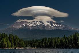 lenticular cloud show Mount Shasta put ...