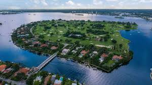 La isla de Miami donde viven Bezos, Ivanka y Jared apuesta de lleno por el control migratorio