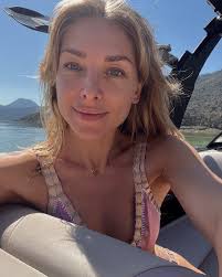 Algún día mirarás hacia atrás y te felicitarás por haber quemado los  puentes que te conectaban con versiones chiquitas de ti. Puentes que te  conectaban con lo mediocre, lo poquito, lo normal.