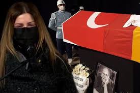Rasim öztekin cenaze töreni başlama saati, nerede ne zaman toprağa verilecek bilgisi. Rasim Oztekin E Veda Bu Sahneye Boyle Cikmak Is