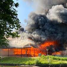 The plumes of smoke can be seen in the wide vicinity.a spokesman for the park said. Egle68hosrks8m