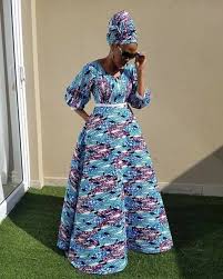 On assiste ces dernières années à une montée des accessoires de mode en tissu africain. Longue Robe Tissu Pagne Avec Foulard Tres Classe African Print Fashion Dresses African Design Dresses African Maxi Dresses