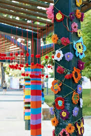 Pin By Handimania On Yarn Bombing Yarn Bombing Trees Yarn Bombing Yarn