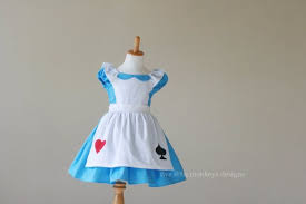 Ya es posible disfrazarse imitando a alicia y viajar a su mundo lleno de fantasía de. Alicia En El Pais De Las Maravillas Vestido Alice Etsy Fantasias Infantis Vestidos Infantis Vestido Infantil Festa