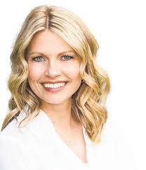 Elena Yang's Instagram, Twitter & Facebook