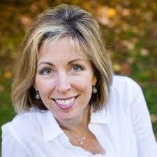 Kellie Ash's Instagram, Twitter & Facebook