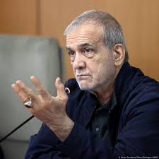 عقب‌نشینی دولت پزشکیان از لایحه "مقابله با محتوای خلاف واقع"