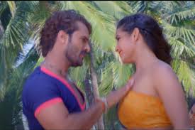 Khesari Lal was impressed by the beauty of Kajal Raghwani.