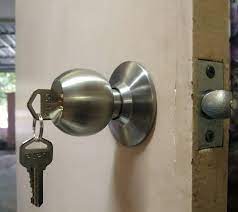 Pintu macet pada mobil sangat menyusahkan sekali, terlebih lagi jika tidak bisa di buka baik dari dalam ataupun luar, beberapa. Tukang Kunci Hasbul No Twitter Alhamdulillah Done Tukar Tombol Pintu Rumah Costumer Kes Kunci Tercicir Time Berjalan Katanya Kunci Pendua Pun Tak Ada Aduh Gara Teringat Nak Buat Pendua Langsung Tak Buat2