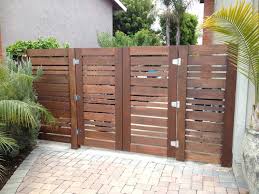 Nah, 10 desain pagar kayu minimalis nan cantik ini.kayu merupakan salah satu material pagar yang bisa dipilih untuk mempercantik dan melindungi. 60 Model Pagar Rumah Minimalis Besi Dan Kayu Desain Apik