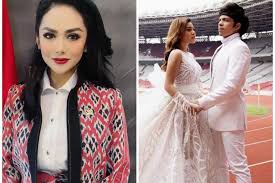Muke pengantin cewek kudu didempul lagi. Tak Seperti Lamaran Krisdayanti Hadir Di Akad Nikah Aurel Hermansyah Dan Atta Halilintar Dengan Busana Seragam Dengan Keluarga