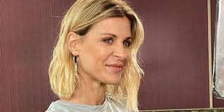 Es la entrenadora del expresidente de Independiente Ducantenzeiler y sus  fotos en microbikini son furor en Instagram