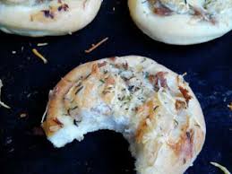 Mini Pizza Thon Et Chevre Recette Ptitchef Recette Mini Pizza Pizza Thon Pizza