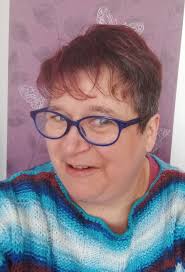 Hello, friends! 👋 I'm 33 years old 🇺🇸 and so happy to hear from you all  😊❤️