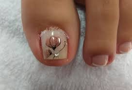 En estos días pintar tus uñas de rojo ya no es suficiente y se han inventado algunos diseños brillantemente artísticos y creativos para transformar la pintura de uñas en un arte de uñas real. Unas Disenos De Pies Elegantes Unas Acrilicas