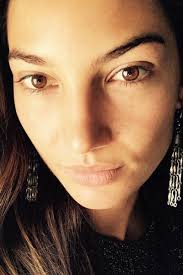 This is one of her rare pictures, usually, we see her with lots of makeup on her face on every occasion, but sometimes she shares the real look, where she wants to show that. No Makeup Selfies Celebrities Taking Selfies Without Makeup