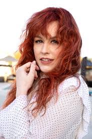 Anna Prosser's Instagram, Twitter & Facebook