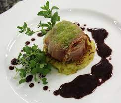 Ricetta Filetto Di Manzo In Camicia Di Speck Su Roesti Di Patate E Riduzione Di Cabernet Ricetta Ricette Filetto Di Manzo Ricette Di Cucina