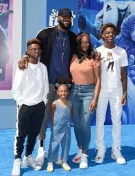 Lebron raymone bronny james jr. Did Space Jam Cast Lebron James Real Family Sadly They Re Actors