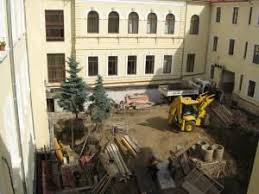 Firma symmetrica va moderniza parcarea din spatele palatului de justiție din municipiul suceava după ce a câștigat licitația organizată de primăria. Local La Palatul De Justitie Din Suceava Se Lucreaza Monitorul De Suceava Luni 14 Septembrie 2009