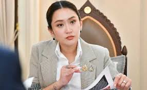 थाईलैंड की निलंबित पीएम पैटोंगटार्न शिनावात्रा की सियासी चाल, नए कैबिनेट  में संस्कृति मंत्री के रूप में ली शपथ