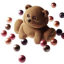 Teddy Chocolat Noir Ou Au Lait Accompagne De Ses Petites Boules En Praline Et Caramel Teddy Dark Or Milk Chocolate With Praline And Caramel Balls