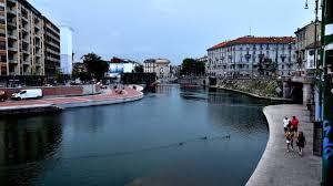 Passeggiando lungo i navigli di milano, nella zona di porta genova, troviamo questa villa di lusso in vendita con giardino privato ed esclusiva piscina. Milano Riapertura Dei Navigli Il Consiglio Comunale Dice Si Al Referendum Sala Votiamo In Primavera La Repubblica