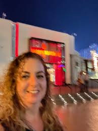 Does Hells Kitchen charge a no-show fee for solo diners?