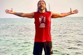 Inizia a giocare a calcio nella sammartinese, squadra del suo paese, san martino in rio, per poi entrare nel settore giovanile del … Lele Adani Torna In Tv Dopo L Addio A Sky Fan Pazzi Di Gioia