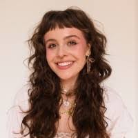 Emma Halstead's Instagram, Twitter & Facebook