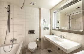 It is an 8 minute drive from tegel airport and a 5 minute walk from subway trains. Holiday Inn Berlin City West Hotel De