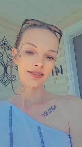 Jessica Bottomley's Instagram, Twitter & Facebook