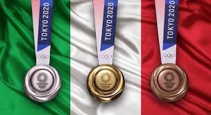 La comaneci conquistò 3 medaglie d'oro (concorso generale. Ynqee 45oxsctm