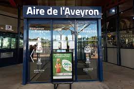 Nous avons apprécié l'accueil, l'accés facile, la propreté de l'établissement, le déjeuner très copieux , l'échange avec les propriétaires, le jacuzzi, l'espace. Aire De L Aveyron