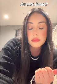 This song is stuck in my head 😒 #odetteeffect #fypシ゚viral  #fyppppppppppppppppppppppp #latinastiktok #catsoftiktok #girlhood  #odetteorlena #mexicantiktok