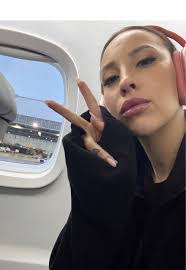 Leticia Castle's Instagram, Twitter & Facebook