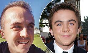 Celebrities and movie stars always look glamorous. Frankie Muniz Remembers Being A Golden Globe Nominee At Age 16 Before Poking Fun At His Hair Loss Daily Mail Online