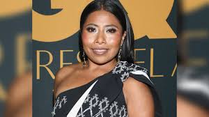 11 de diciembre de 1993) es una actriz de cine y docente mexicana, principalmente reconocida por su participación en la película roma, dirigida por alfonso cuarón en 2018. Yalitza Aparicio Se Casa La Actriz Sorprende Con Vestido Blanco Uno Tv