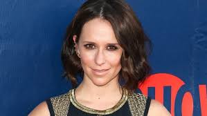 Jennifer love hewitt is an american actress best known for her role on the tv show 'party of five' and her part in the horror film 'i know what you did last summer.' Why Hollywood Won T Cast Jennifer Love Hewitt Anymore