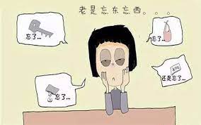 老是忘东忘西 开始感觉自己越来越容易忘东忘西的倾向 明明年纪轻轻 却经常丢三落四 出门忘记带钥匙 手机经常忘记放在哪里 出门后想 烫斗有没有关 煮了水到底有没关电 完全记不起 还得跑回家一趟检查 这些都是明明我们常做但又常忘的事情 有些明明记得