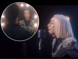 Une cagoule et une bombe est le tour est joué. Roi Lyrics Bilal Hassani France Eurovision 2019