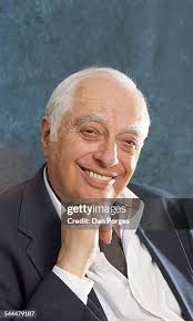 1.620 foto e immagini ad alta risoluzione di Dan Bernard